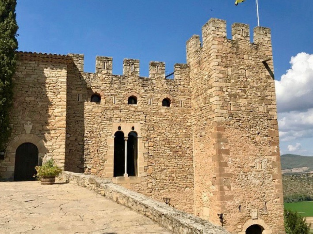 Castillo de Montsonís, fachada del castillo con su torreón