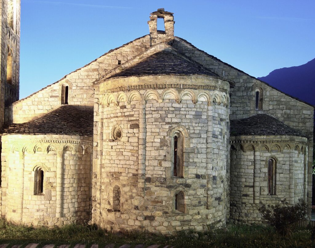 Iglesias románicas de la Vall de Boí ,vista de una de las muchas y maravillosas iglesia románicas