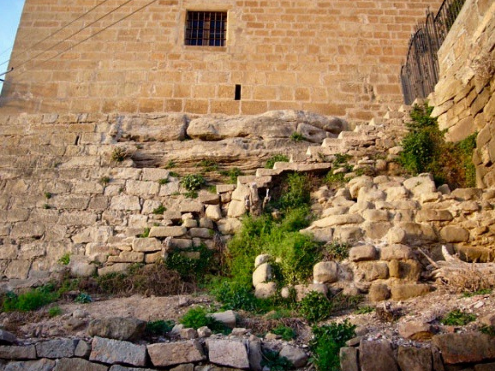 Castell de Preixens, vista de la cara norte del castillo de origen islámico.