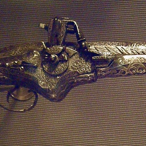 Arma de fuego antigua, vista de la parte central.