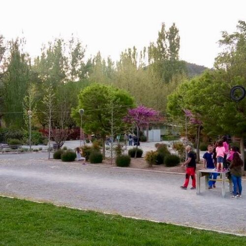 Park with children's playground, barbecue, picnic and canoe in Ponts