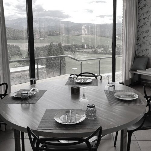 Round table set for four diners with magnificent views of the Lleida Pyrenees.